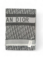 CD - Four Season Women's Scarf